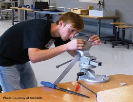 Manufacturing Combats Workforce Uncertainties Manufacturing Combats Workforce Uncertainties